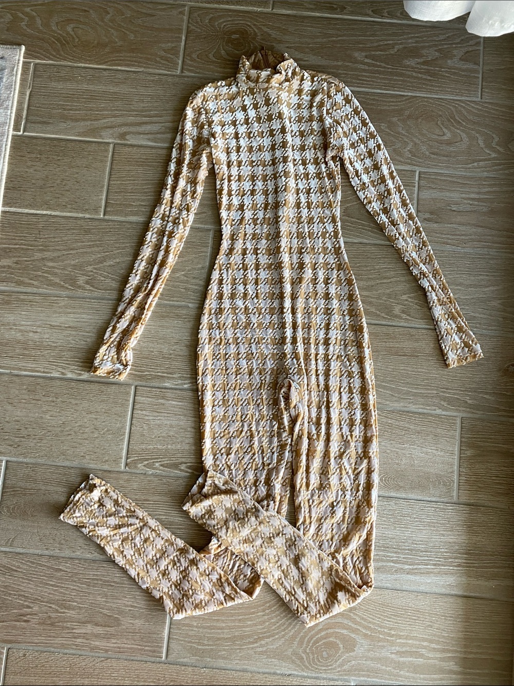 naked wardrobe Beige and White Houndstooth Long-Sleeve Bodycon Dress